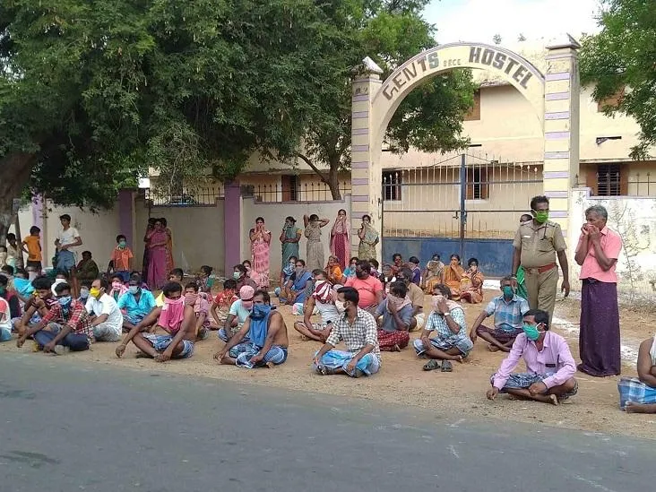  Attempts to isolate student hostel ... General public in protest !!